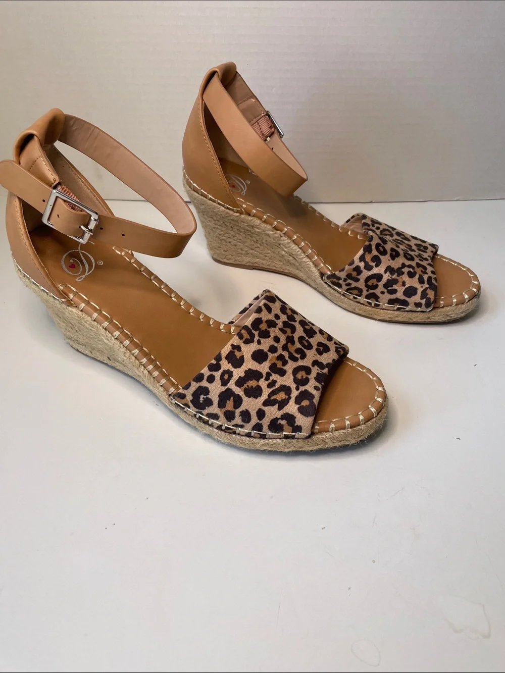 Heart in D Women's Size 9 Leopard Print Espadrille Wedge Sandals - Tan